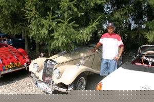 Mathias en conduite accompagne sur une MG TF, le veinard !
Photo B.Knapp